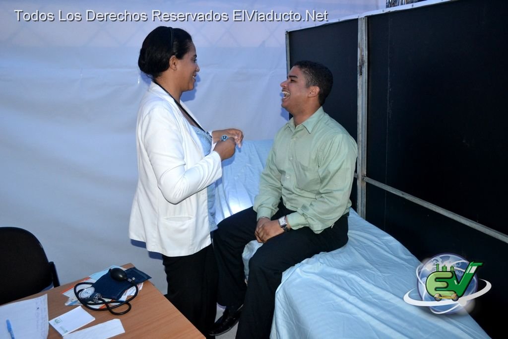 IBERO fármacos ofrece en Expo Moca 2013 consultas médicas y medicamentos gratis a los ciudadanos